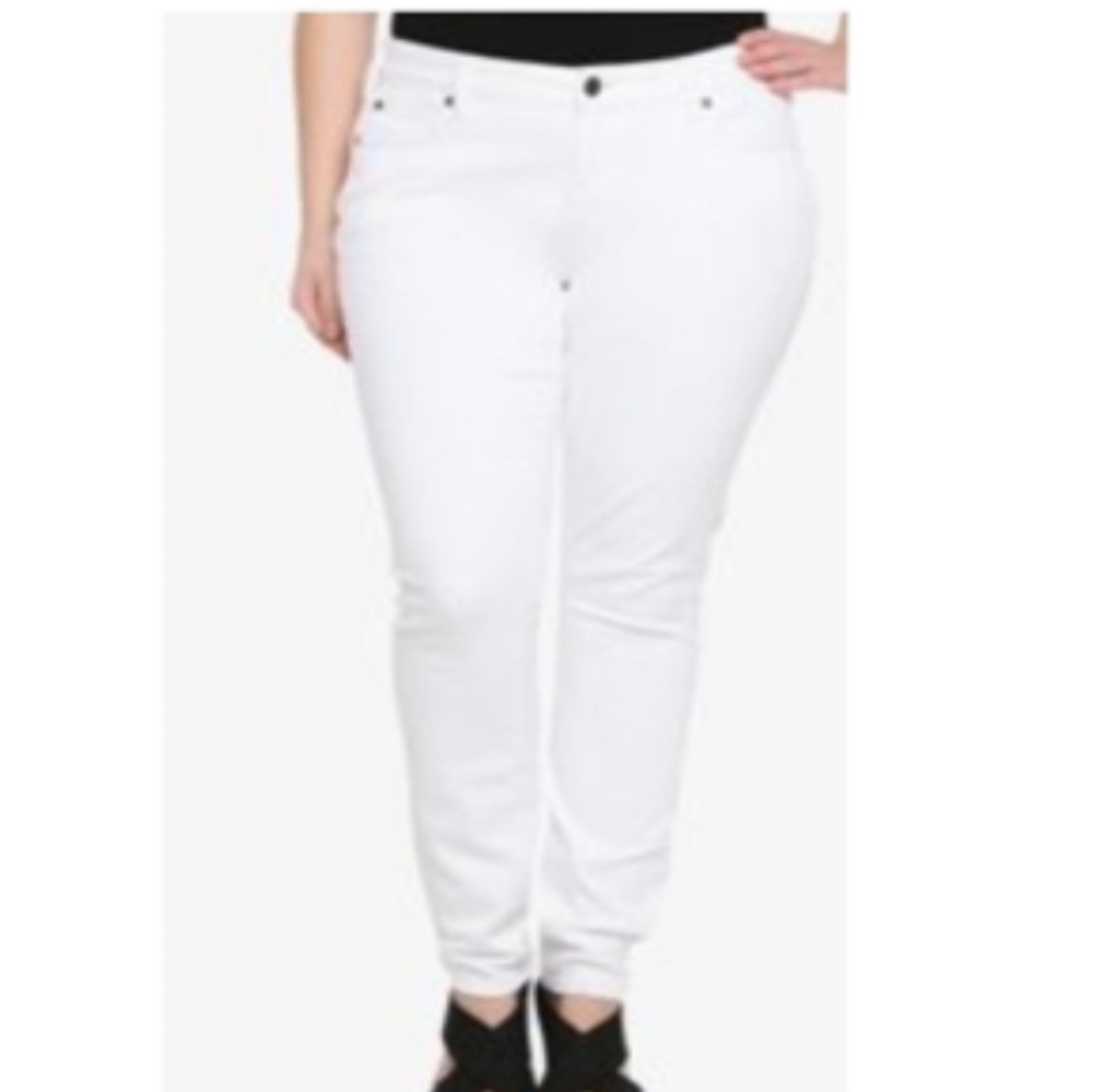 Torrid - White Sophia Skinny Jeans